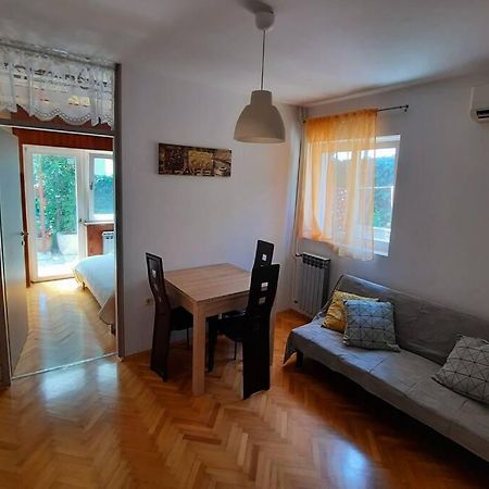 Cozy Apartment Alma, Two Steps From The Sea เมดูลิน ภายนอก รูปภาพ